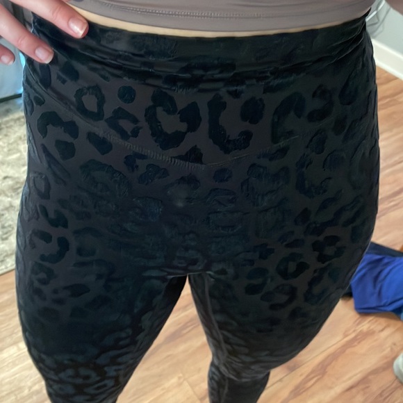 Vitality/Balance velvet cheetah leggings - Picture 3 of 6